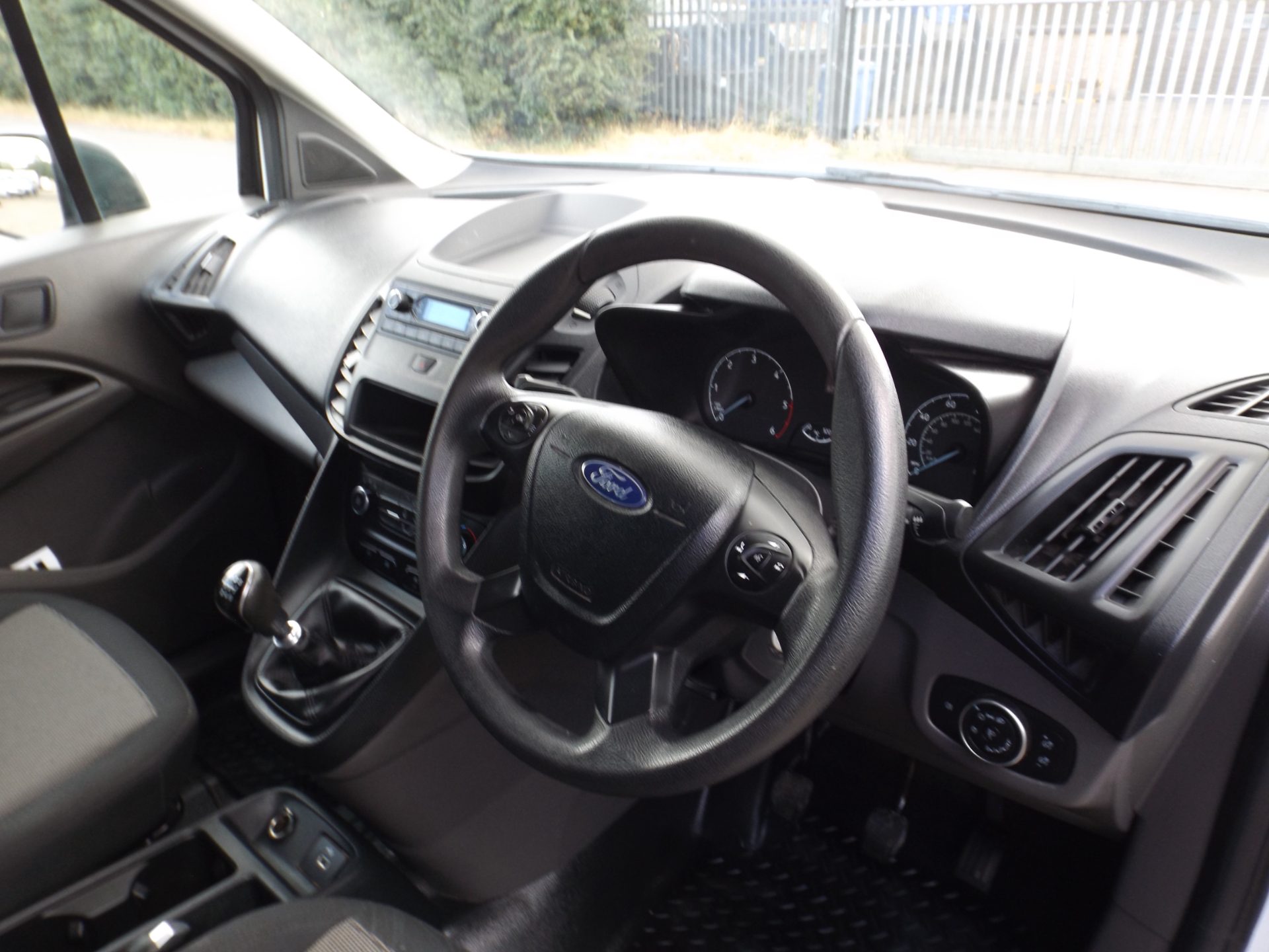 Ford TRANSIT CONNECT 1.5 200 EcoBlue Leader - Image 13