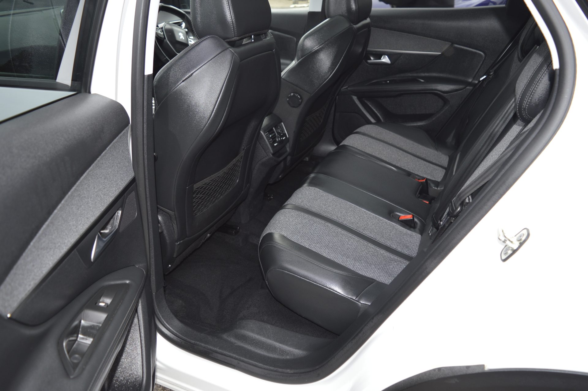 Peugeot 3008 - Image 10