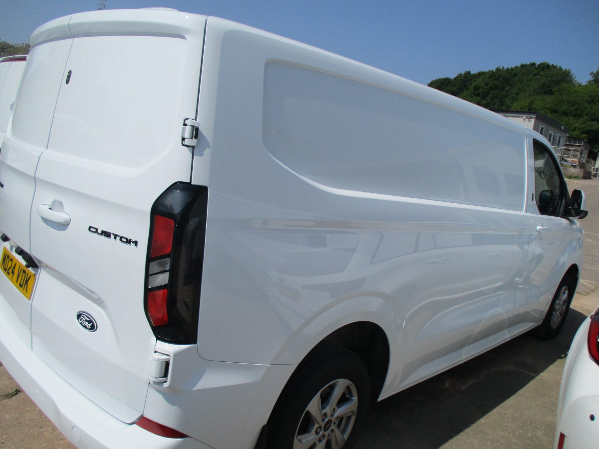 Ford NEW SHAPE CUSTOM LIMITED 136 BHP - Image 3