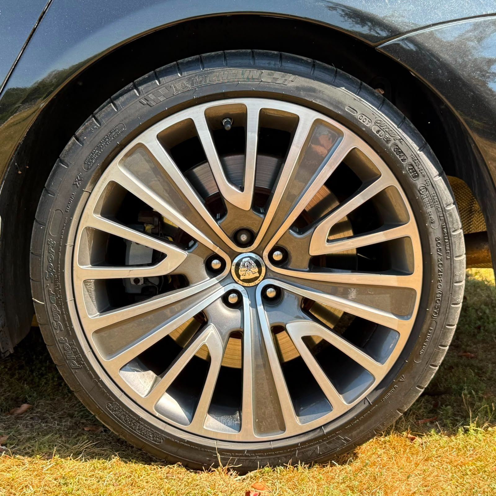 Jaguar Jaguar XJ 5.0 V8 Ultimate Saloon 4dr Petrol Auto Euro 5 (s/s) (LWB) (510 ps) - Image 9