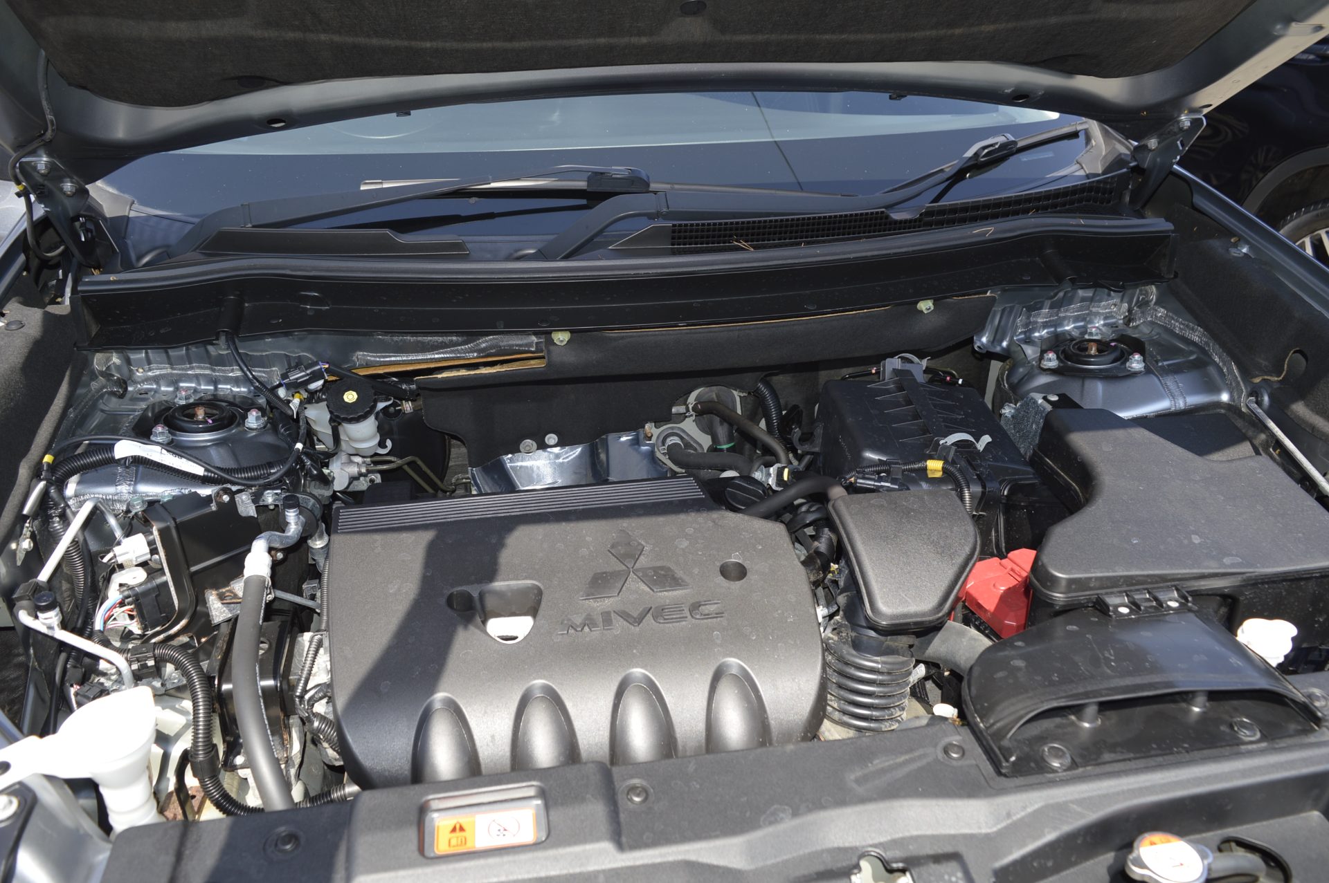 Mitsubishi OUTLANDER - Image 20