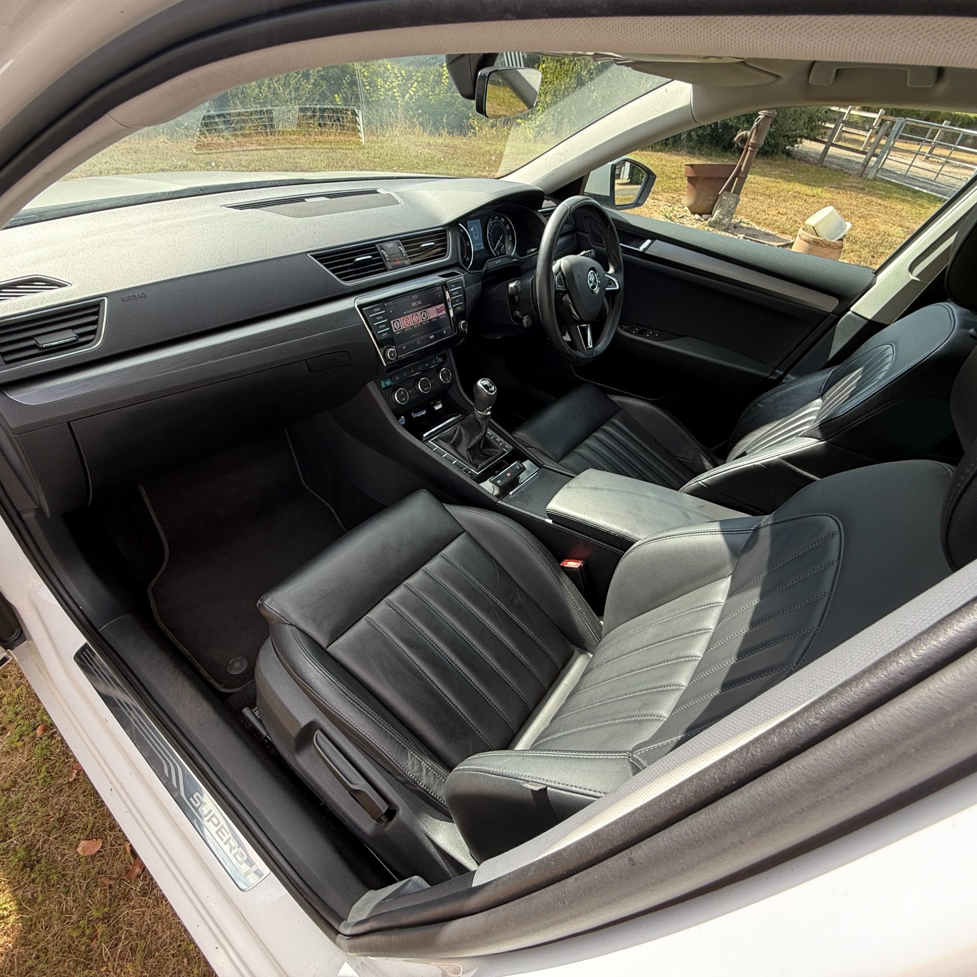 Skoda Skoda Superb 2.0 TDI SE L Executive Hatchback 5dr Diesel Manual 4WD Euro 6 (s/s) (150 ps) - Image 18