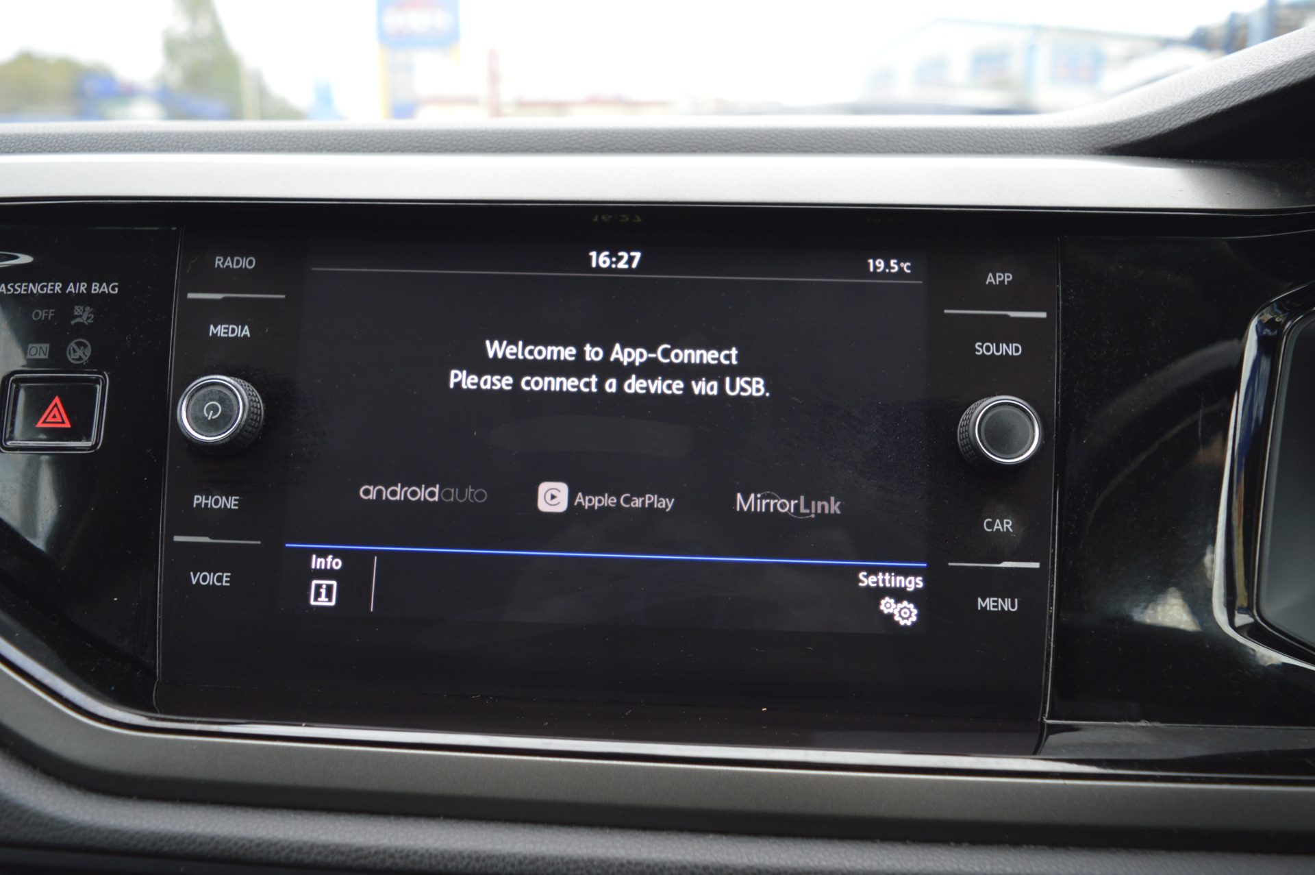 Volkswagen POLO - Image 18