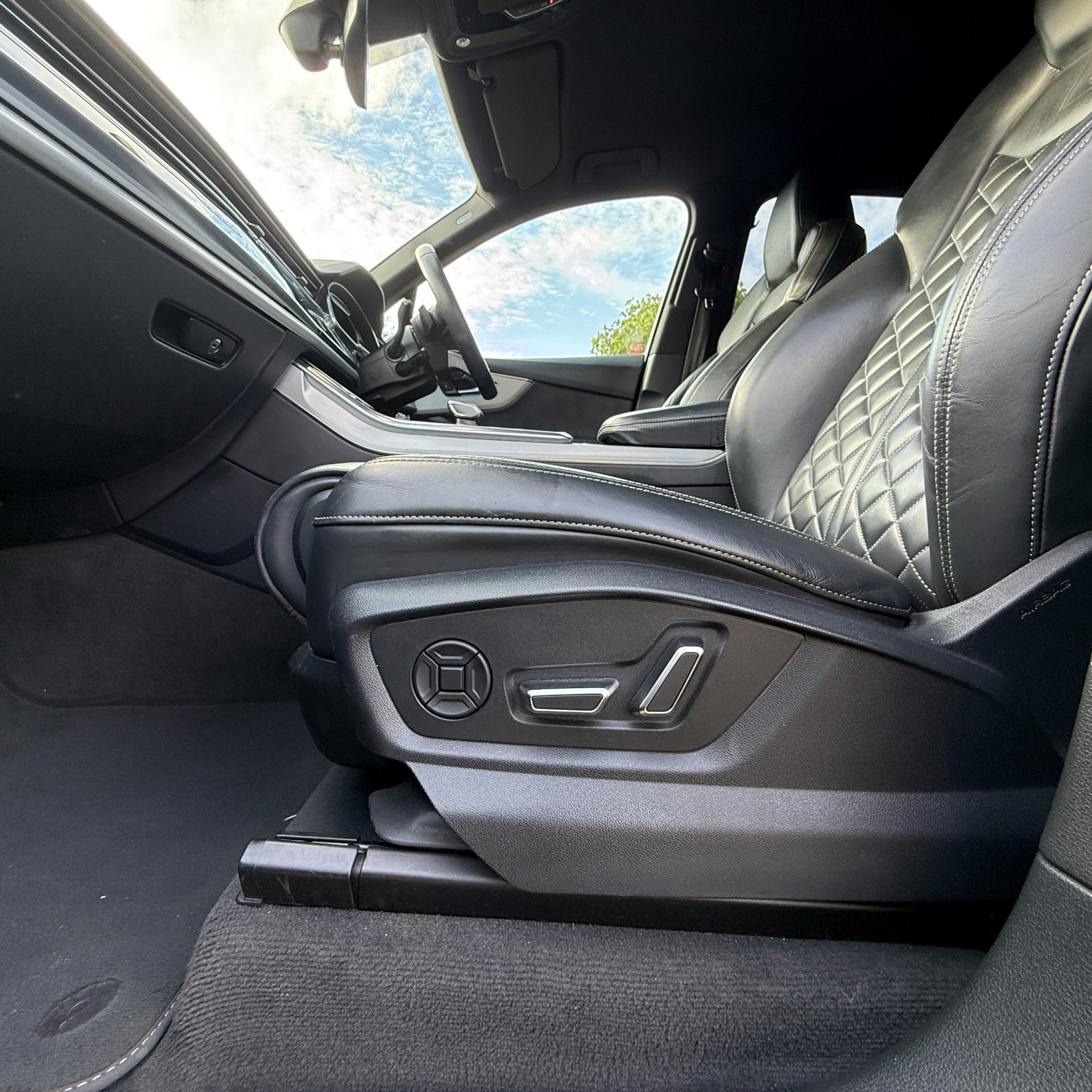 Audi Audi SQ7 4.0 TDI V8 SUV 5dr Diesel Tiptronic quattro Euro 6 (s/s) (435 ps) - Image 17