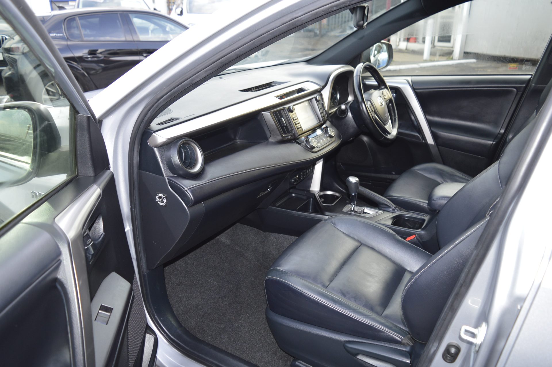 Toyota RAV 4 HYBRID AUTO - Image 12