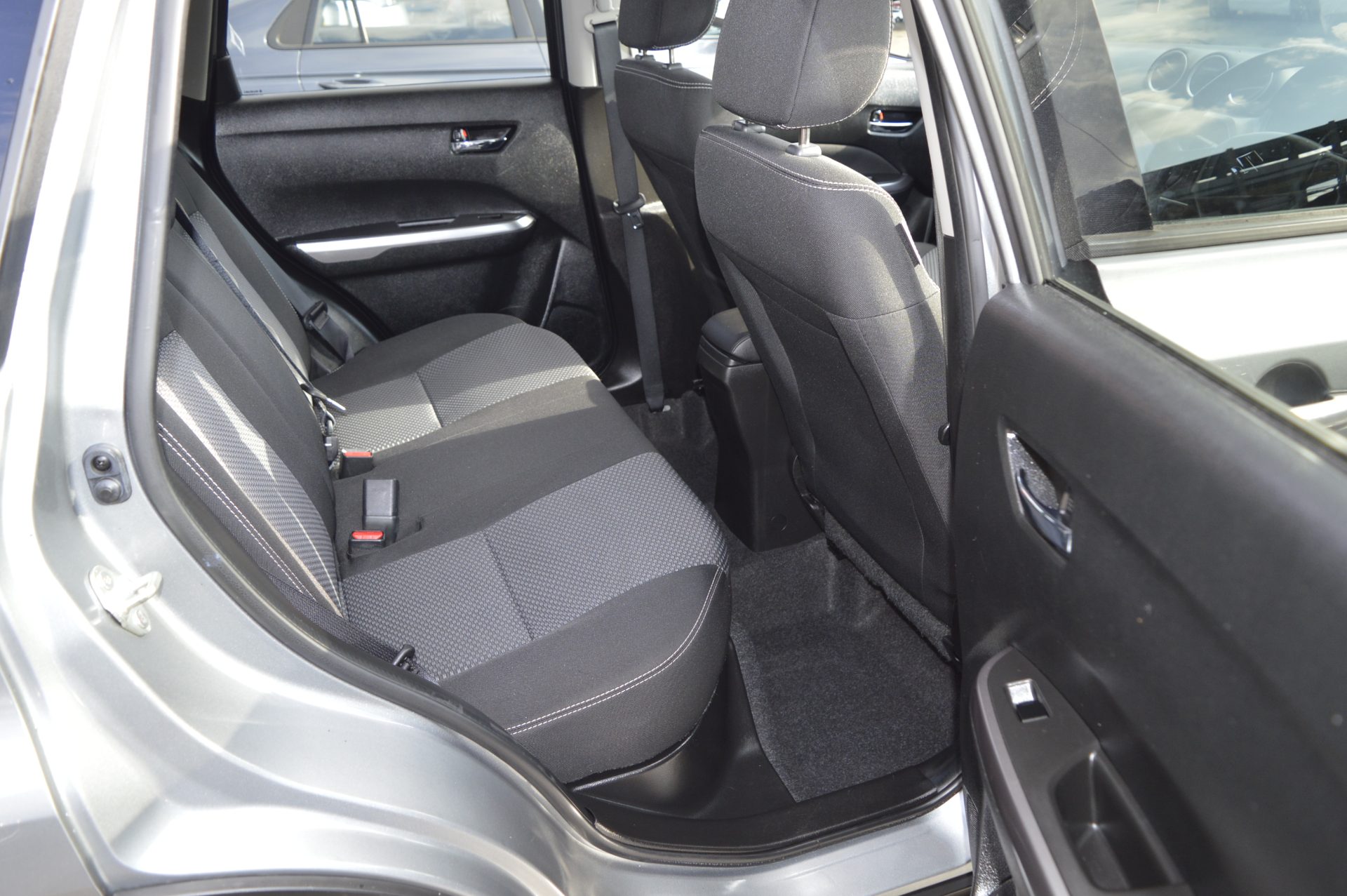 Suzuki VITARA AUTO PETROL - Image 13