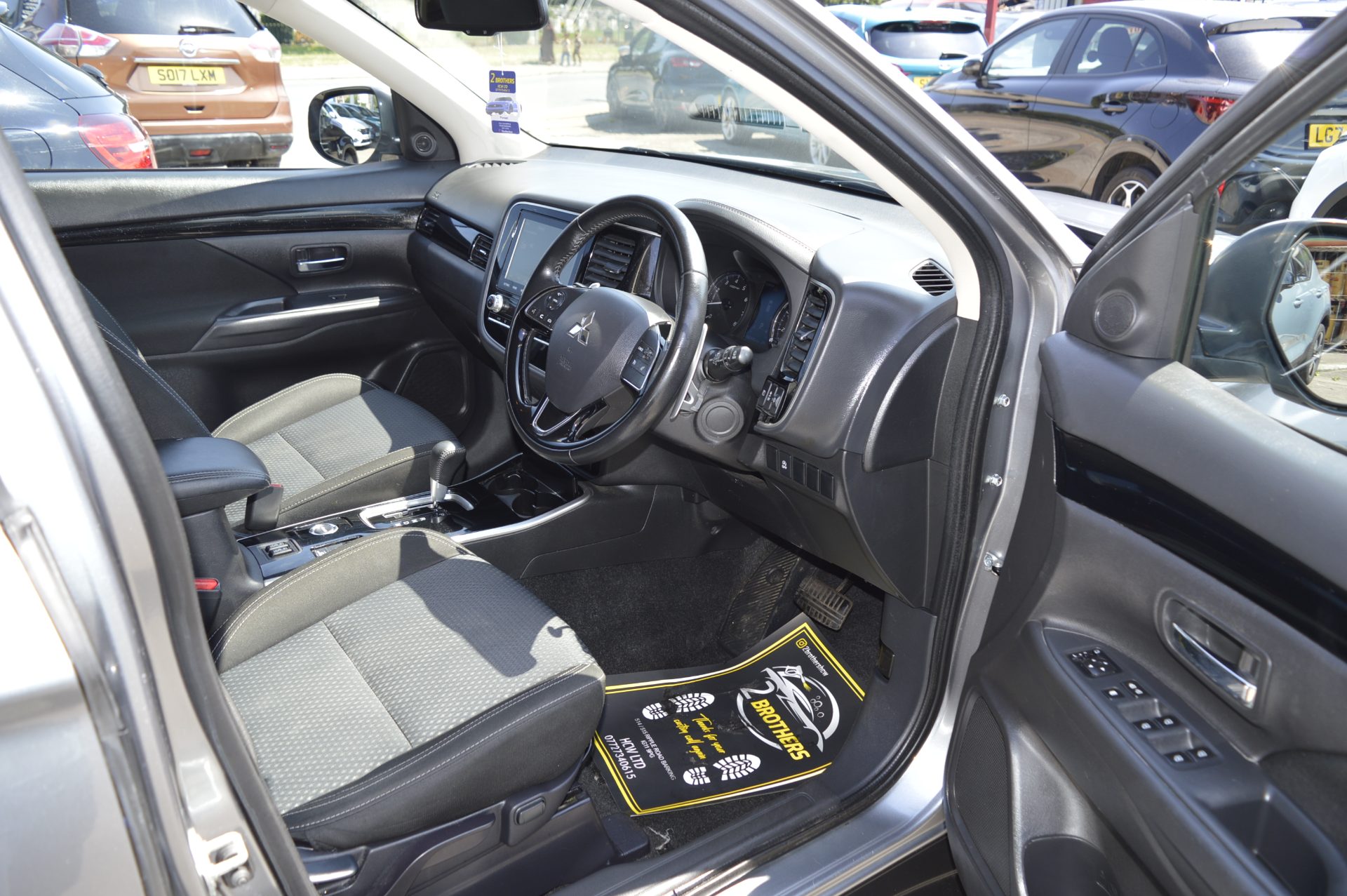 Mitsubishi OUTLANDER - Image 15