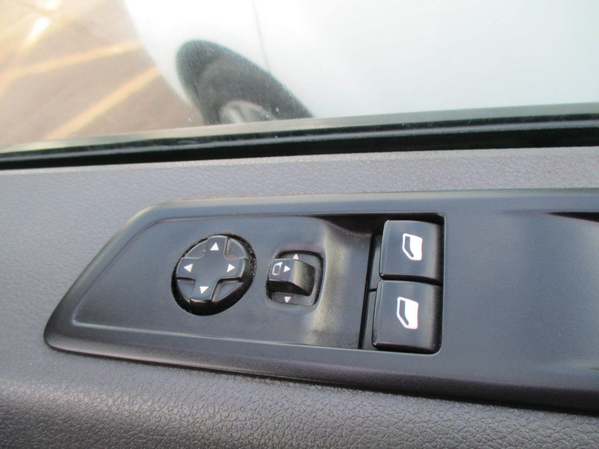 Toyota HILUX INVINCIBLE Double Cab 4x4 pickup - Image 12