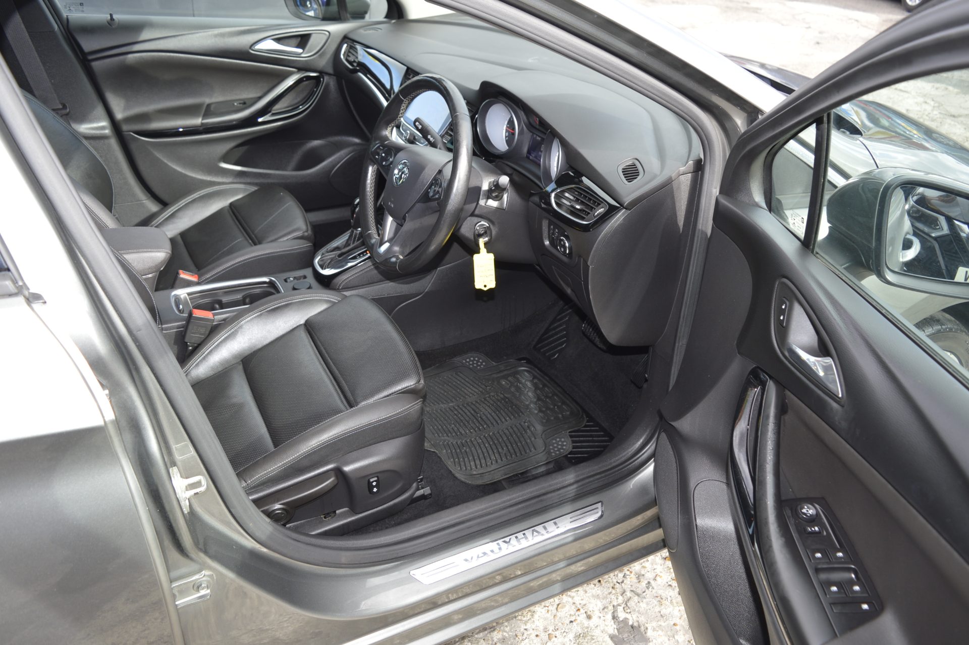 Vauxhall ASTRA ELITE AUTO - Image 14