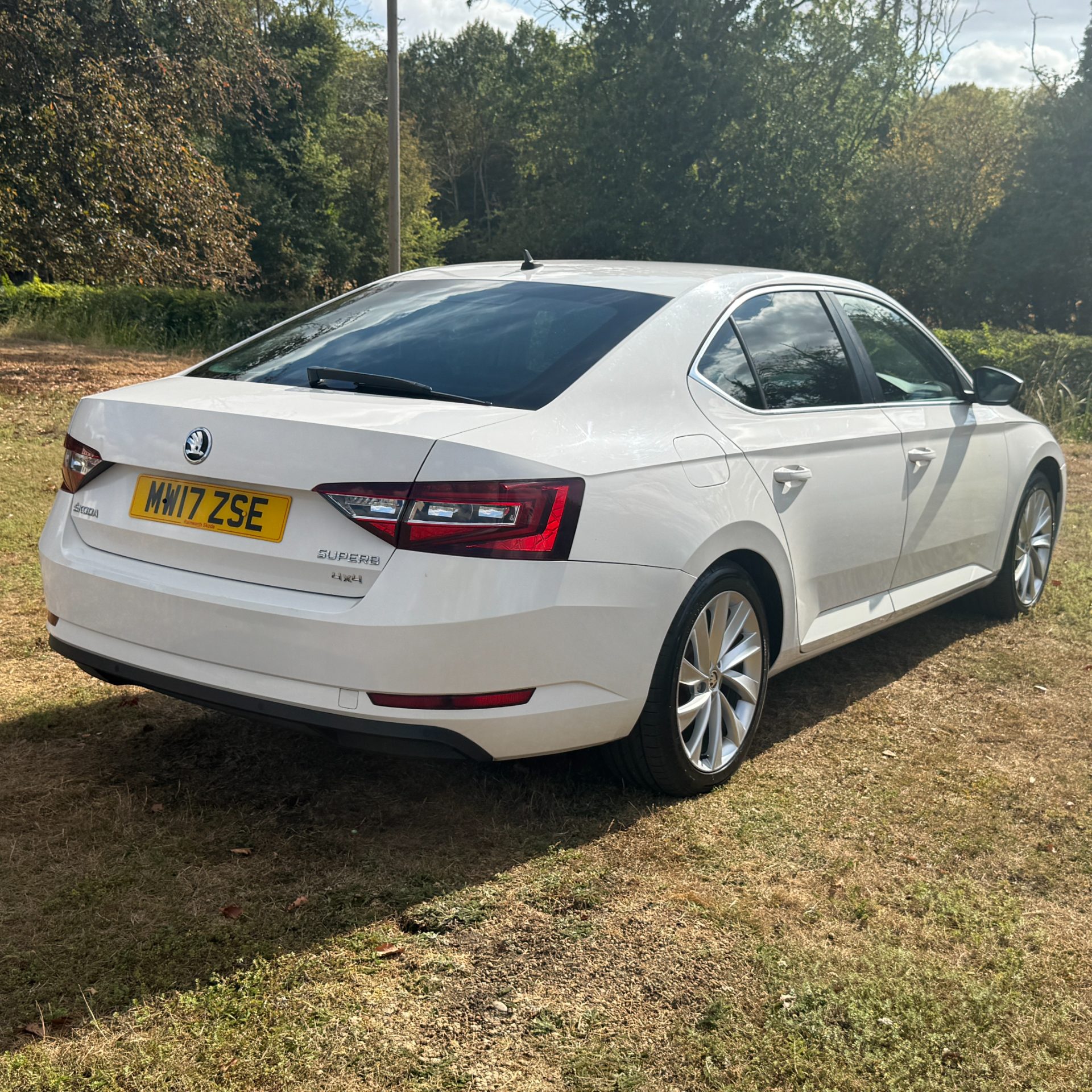 Skoda Skoda Superb 2.0 TDI SE L Executive Hatchback 5dr Diesel Manual 4WD Euro 6 (s/s) (150 ps) - Image 14