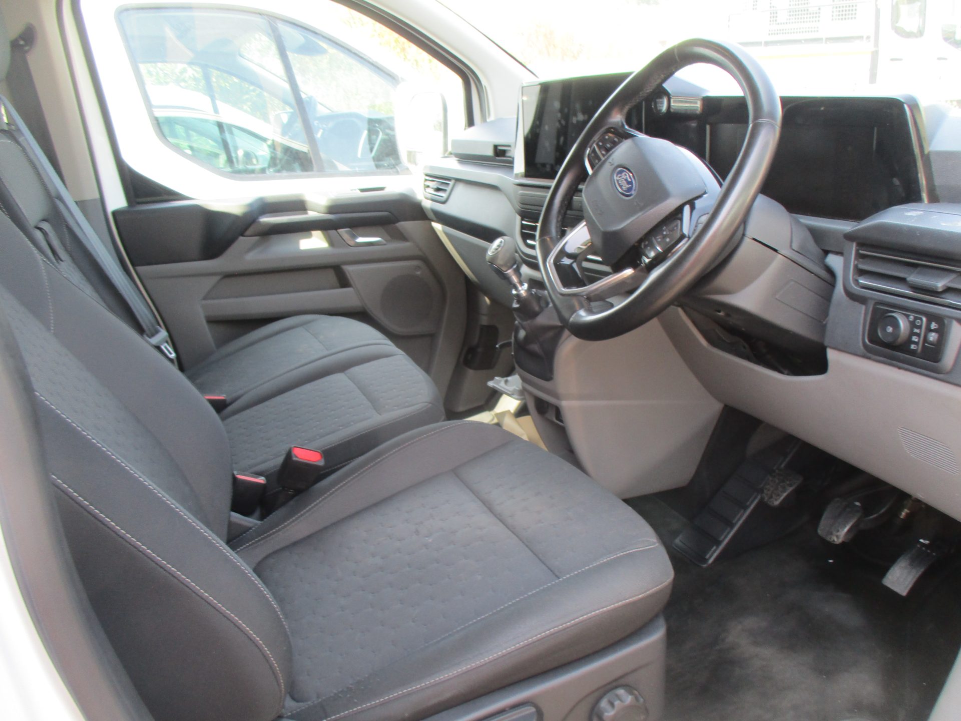 Ford NEW SHAPE CUSTOM LIMITED 136 BHP - Image 7