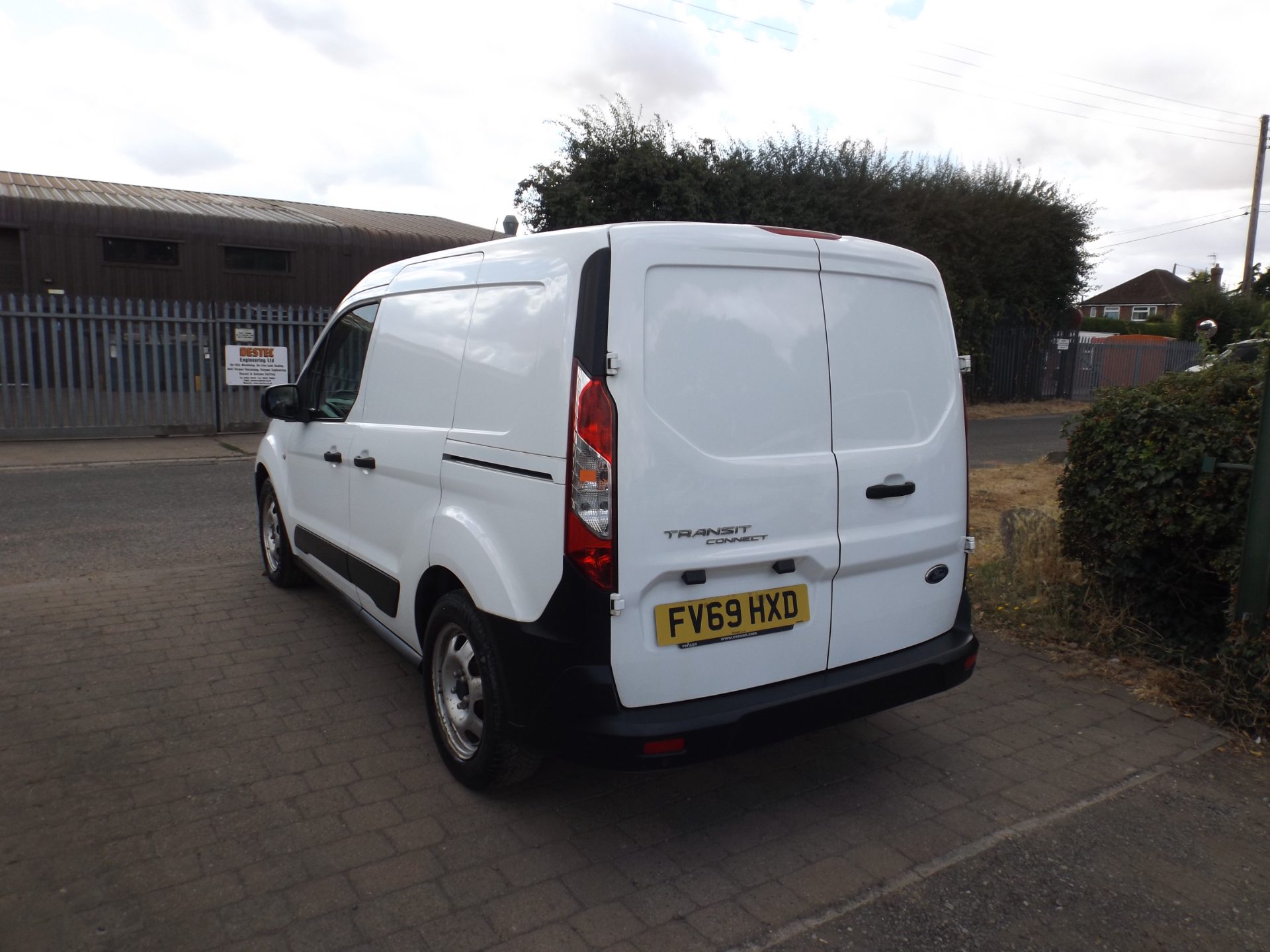 Ford TRANSIT CONNECT 1.5 200 EcoBlue Leader - Image 6