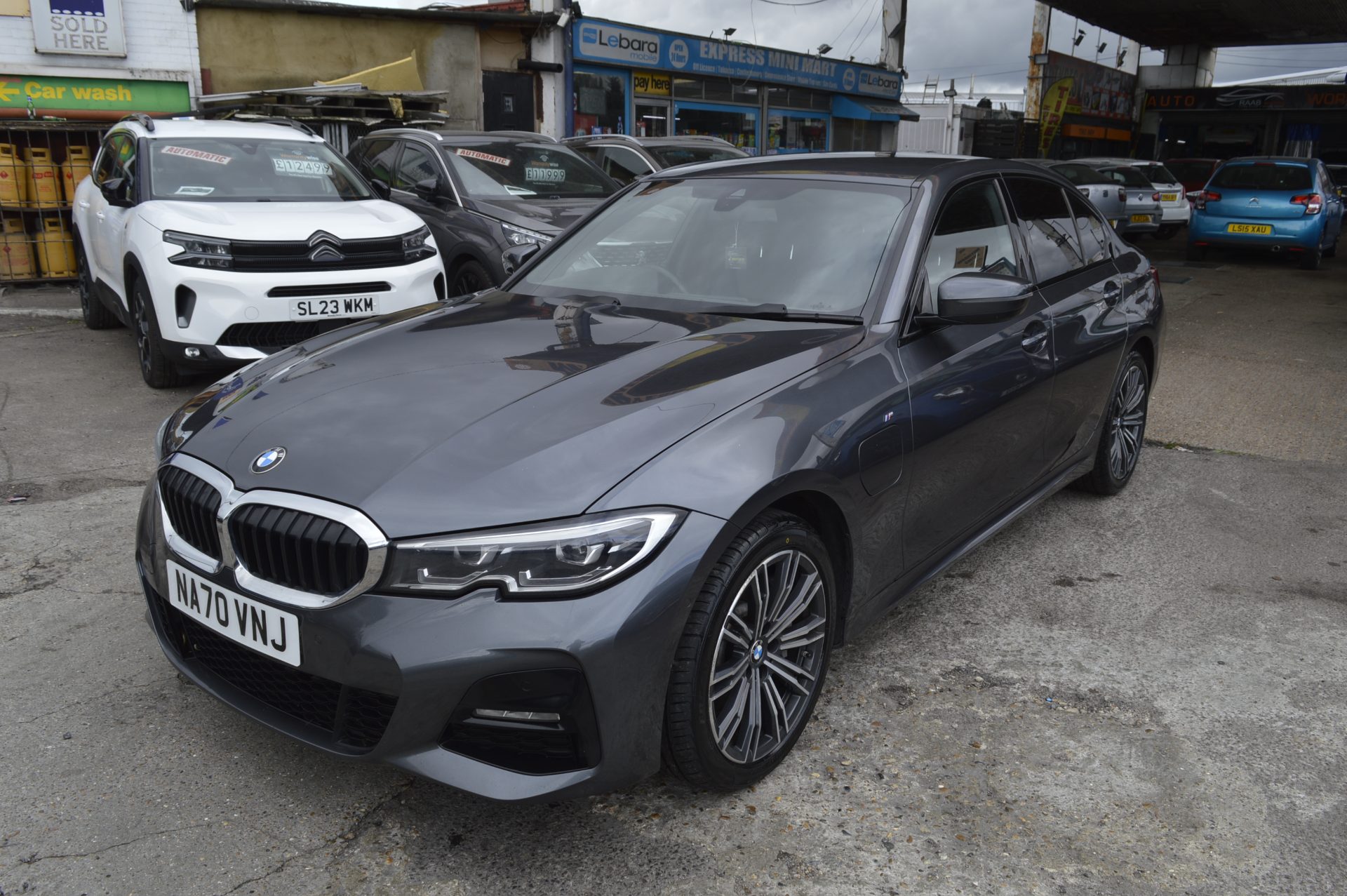 Bmw 330e PLUG IN HYBRID - Image 3