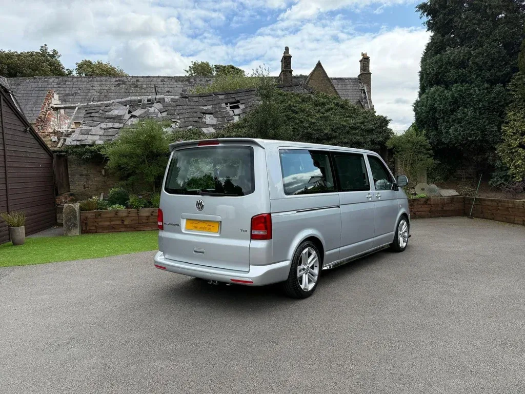 Volkswagen Transporter Shuttle - Image 11