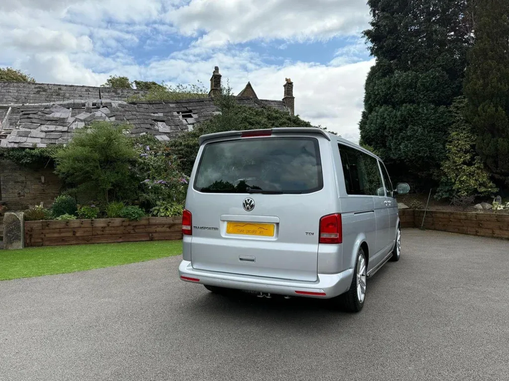 Volkswagen Transporter Shuttle - Image 14