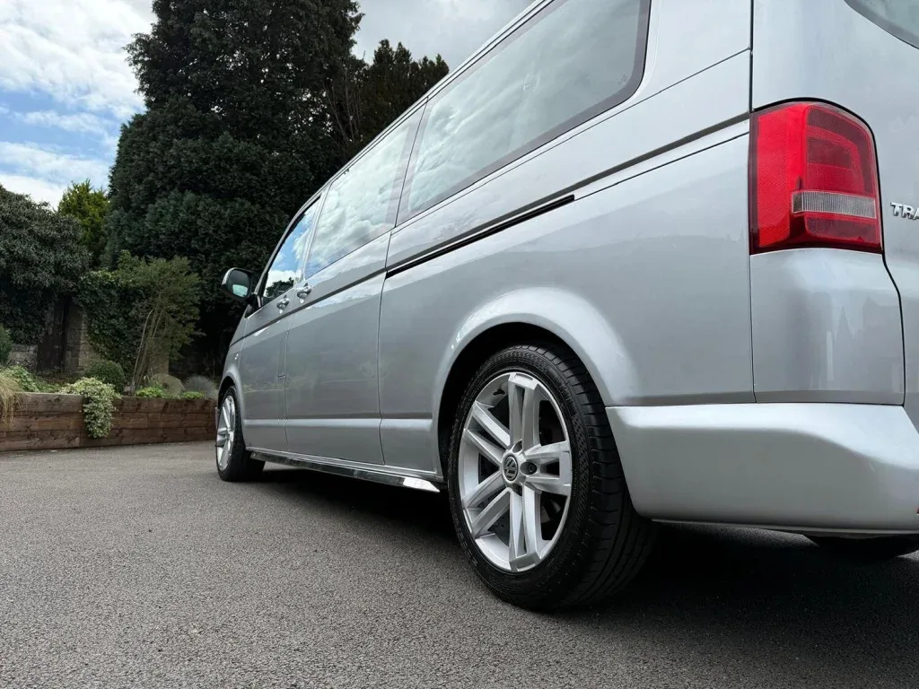 Volkswagen Transporter Shuttle - Image 17