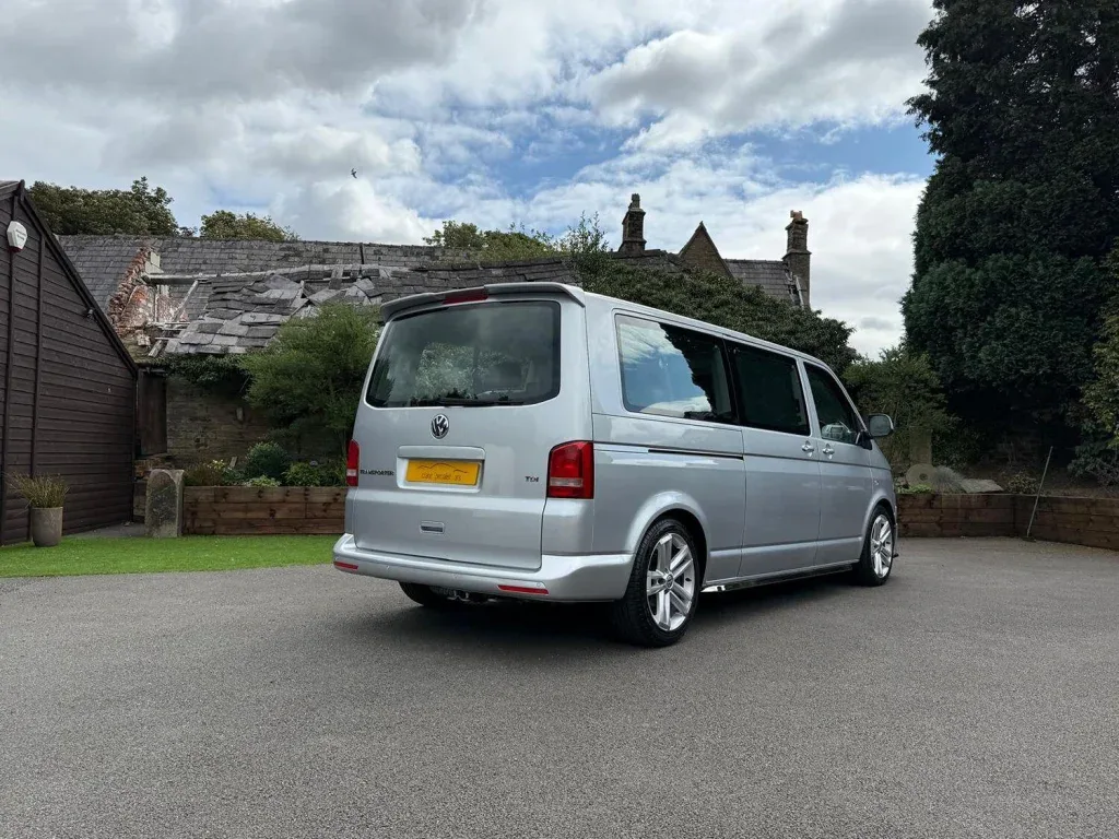 Volkswagen Transporter Shuttle - Image 18