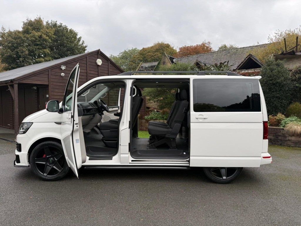 Volkswagen Transporter Shuttle - Image 17