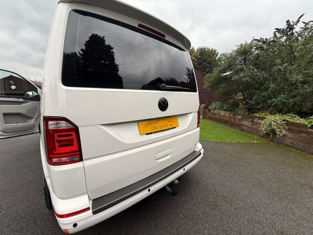 Volkswagen Transporter Shuttle - Image 18