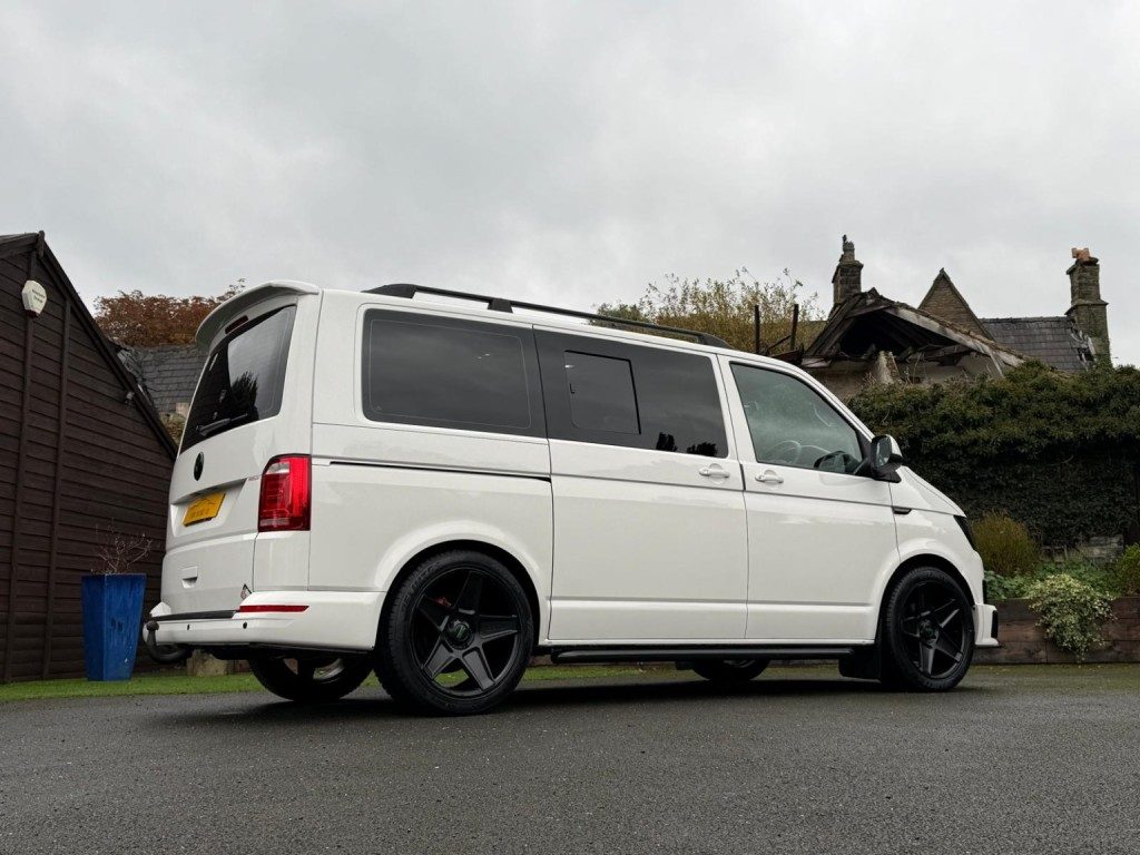 Volkswagen Transporter Shuttle - Image 20
