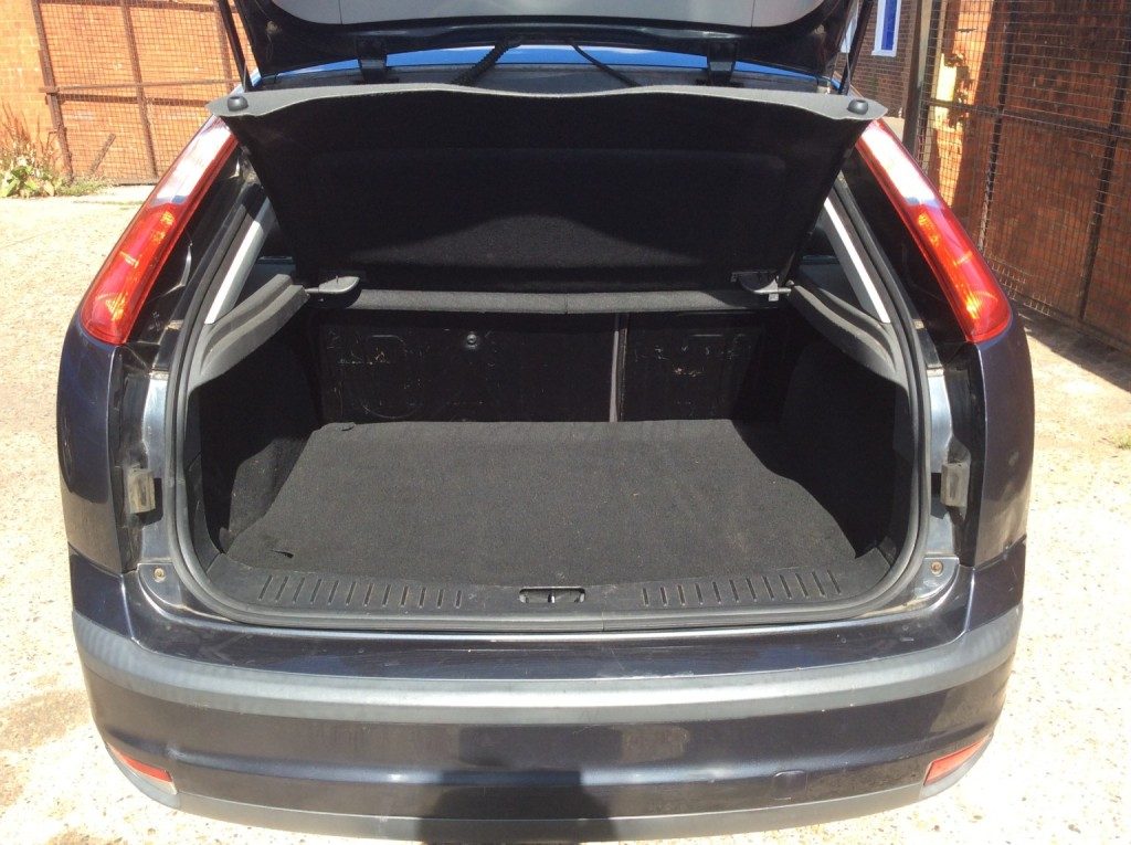 Ford Focus - Image 11