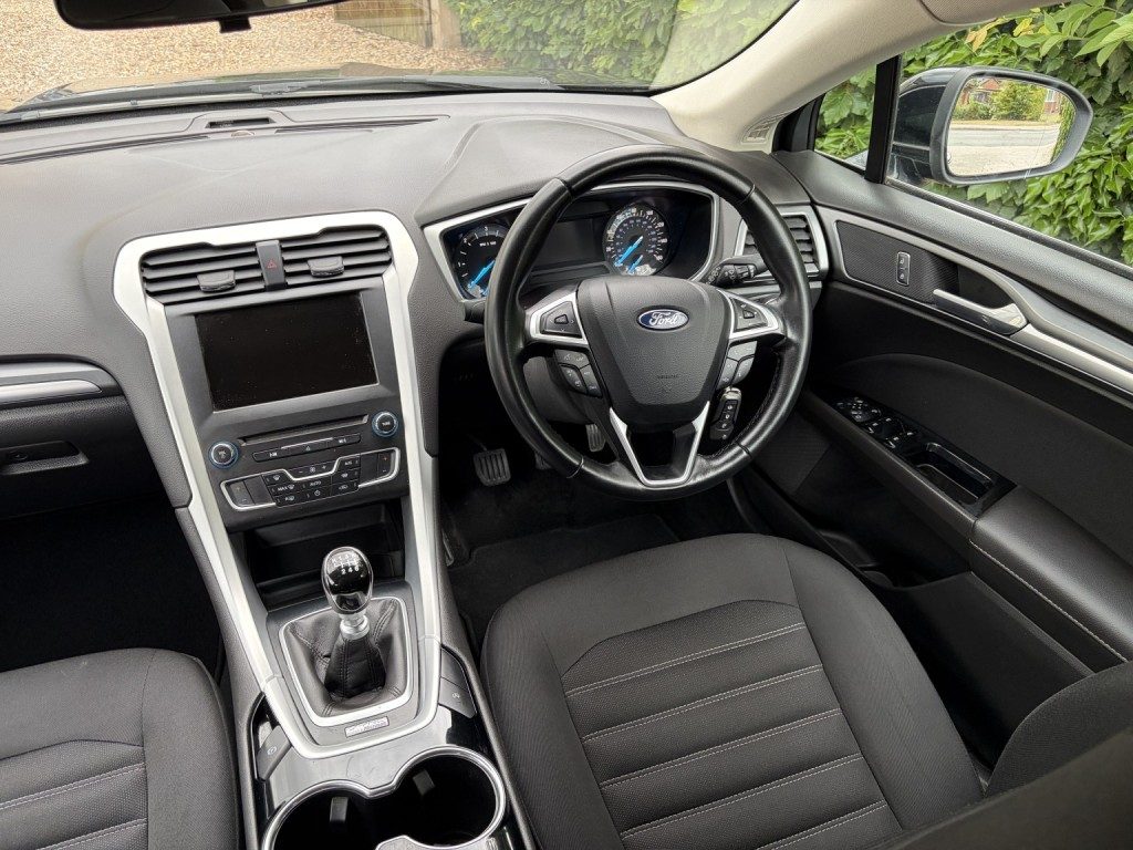 Ford Mondeo - Image 17