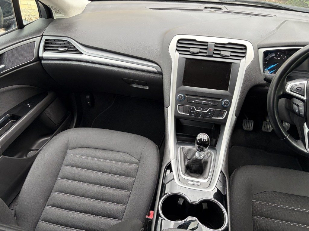 Ford Mondeo - Image 18