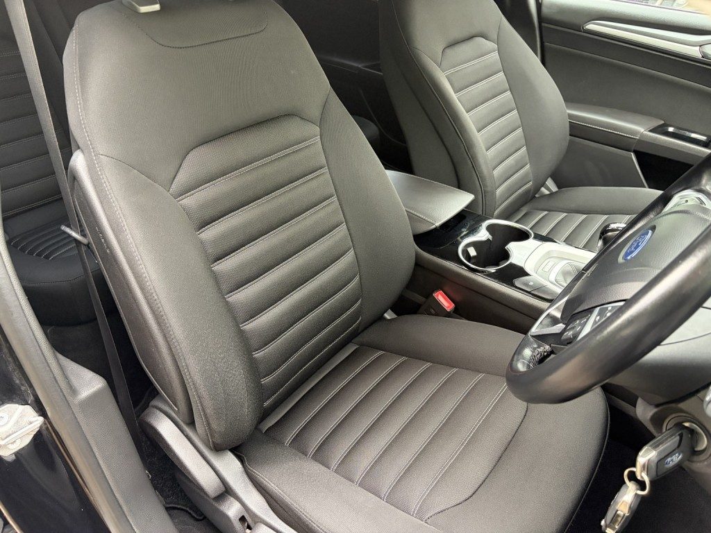 Ford Mondeo - Image 19