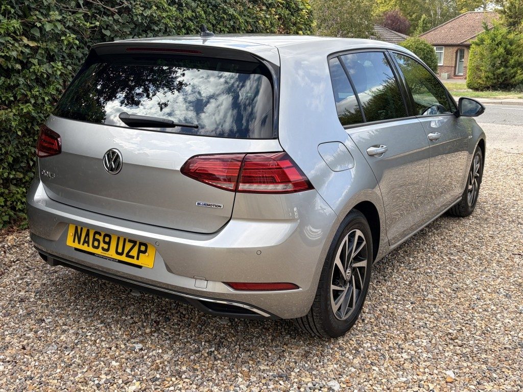 Volkswagen Golf - Image 9