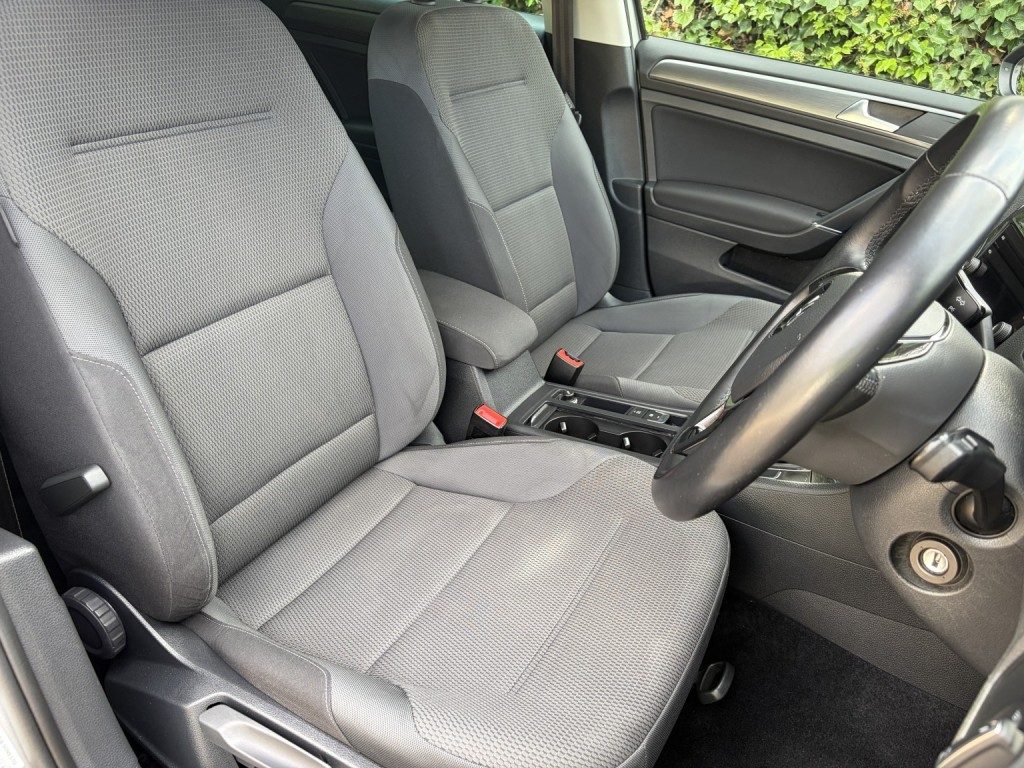 Volkswagen Golf - Image 16