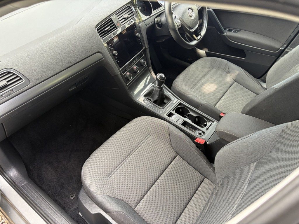 Volkswagen Golf - Image 17