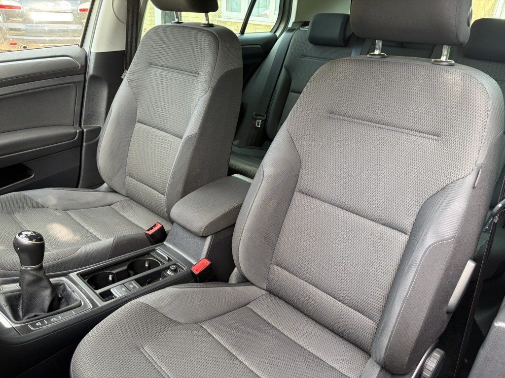 Volkswagen Golf - Image 18