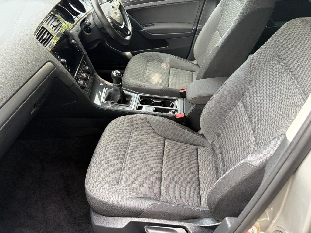 Volkswagen Golf - Image 19