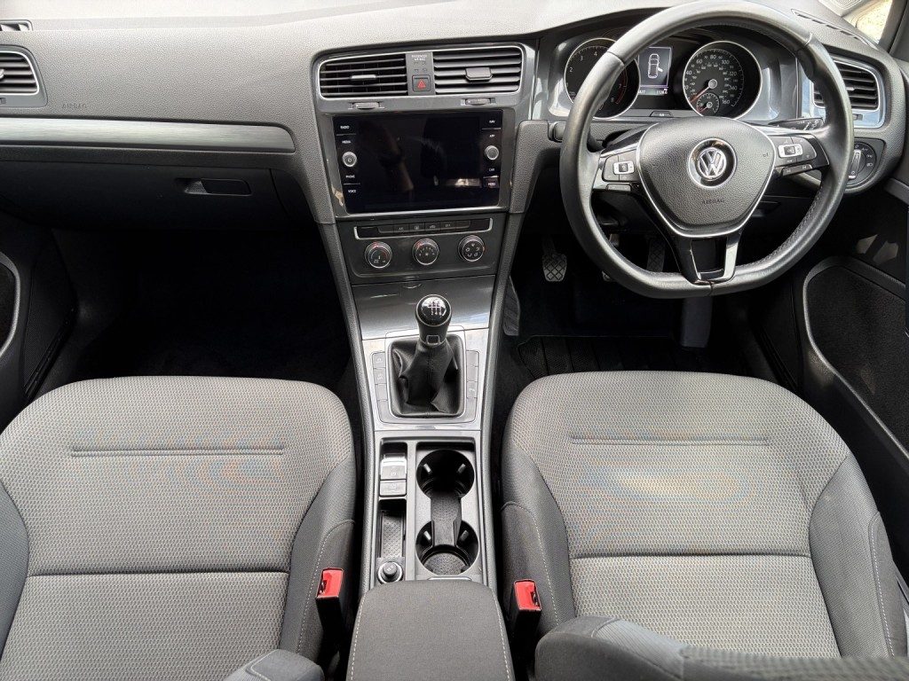 Volkswagen Golf - Image 20