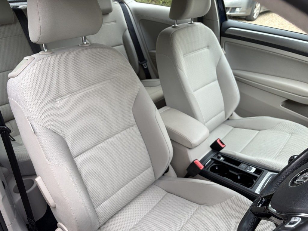 Volkswagen Golf - Image 3