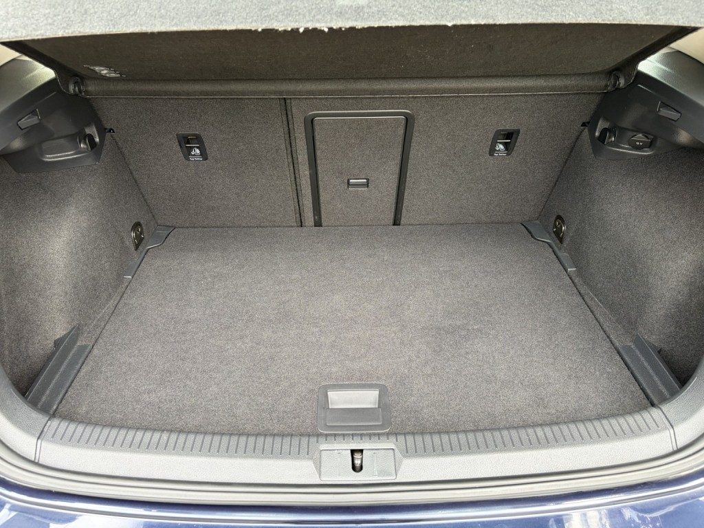 Volkswagen Golf - Image 20