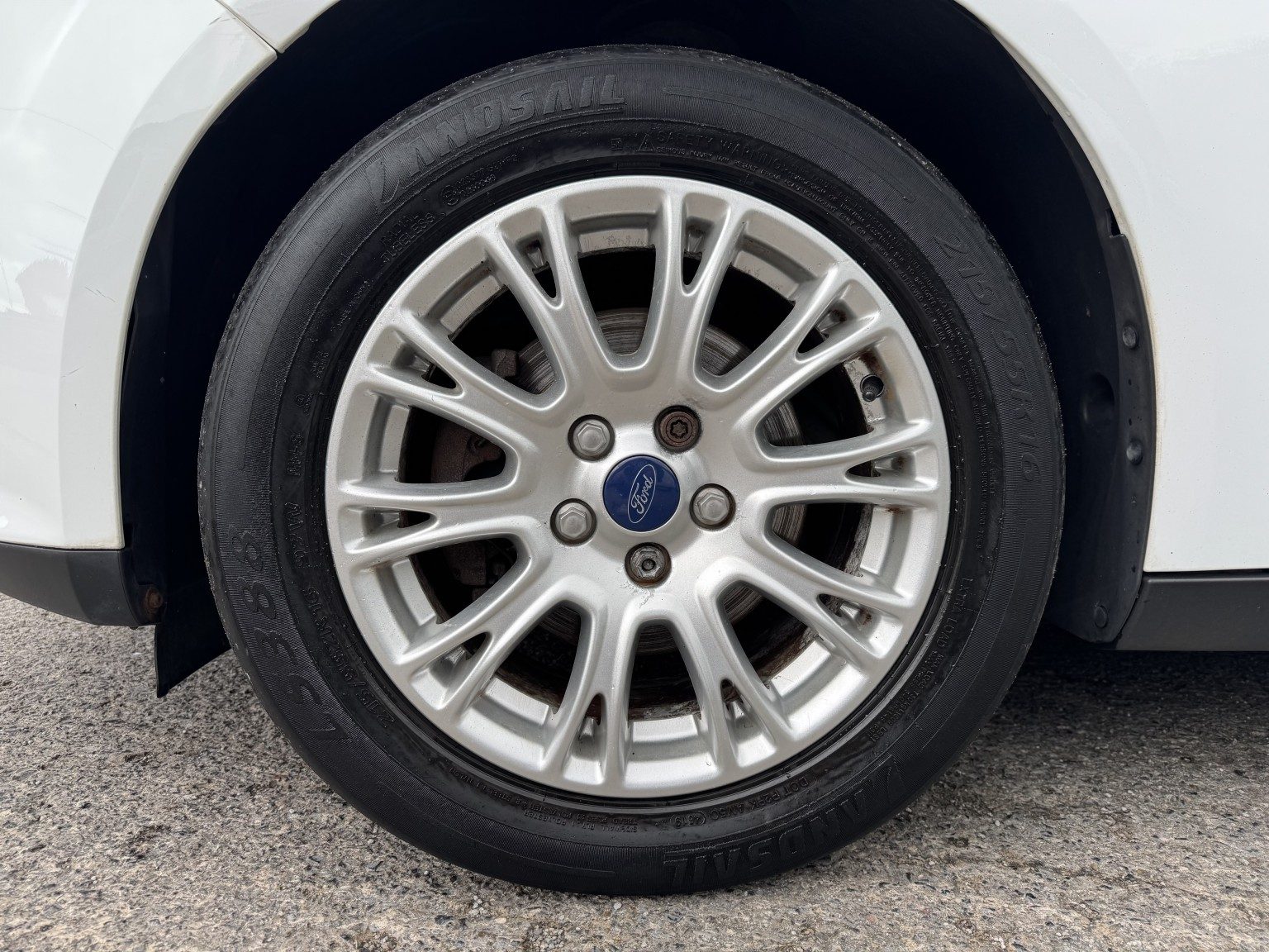 Ford Focus - Image 12