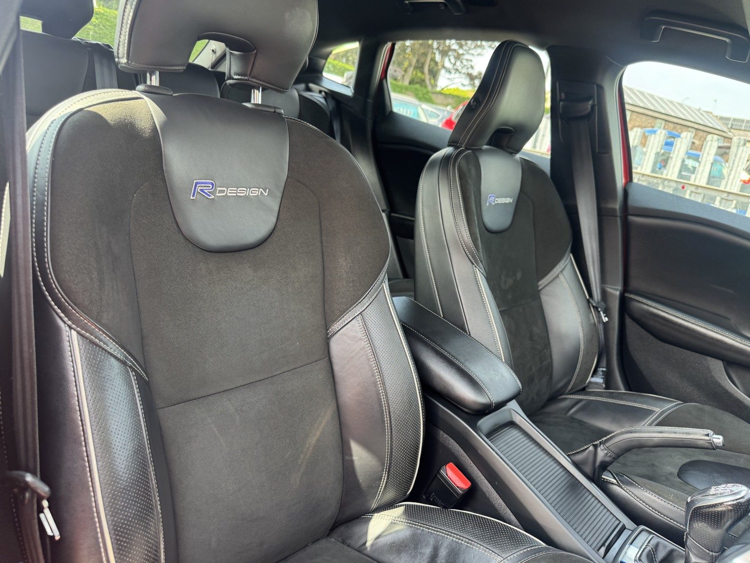 Volvo V40 - Image 17
