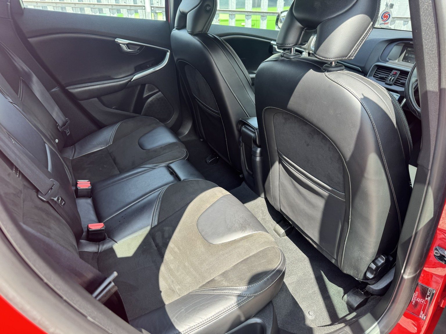 Volvo V40 - Image 18