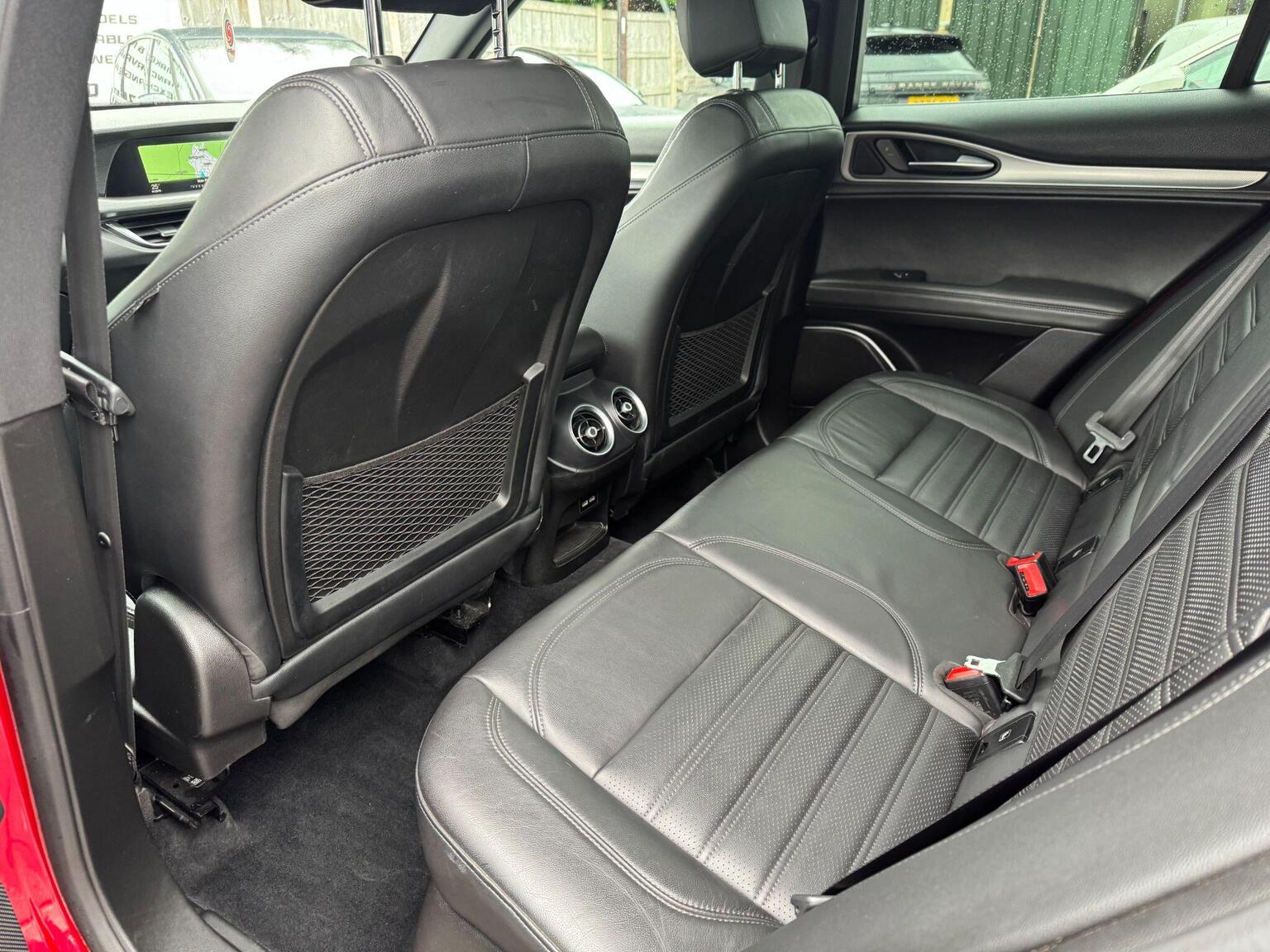 Alfa Romeo Stelvio - Image 20
