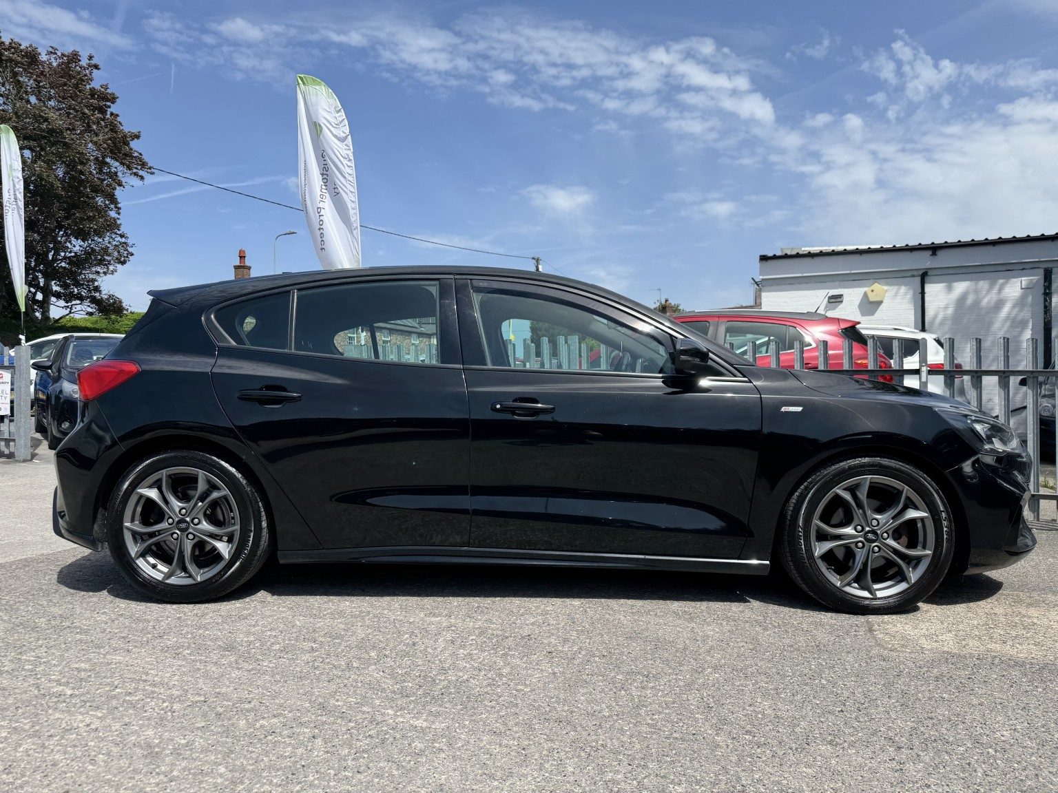 Ford Focus - Image 9