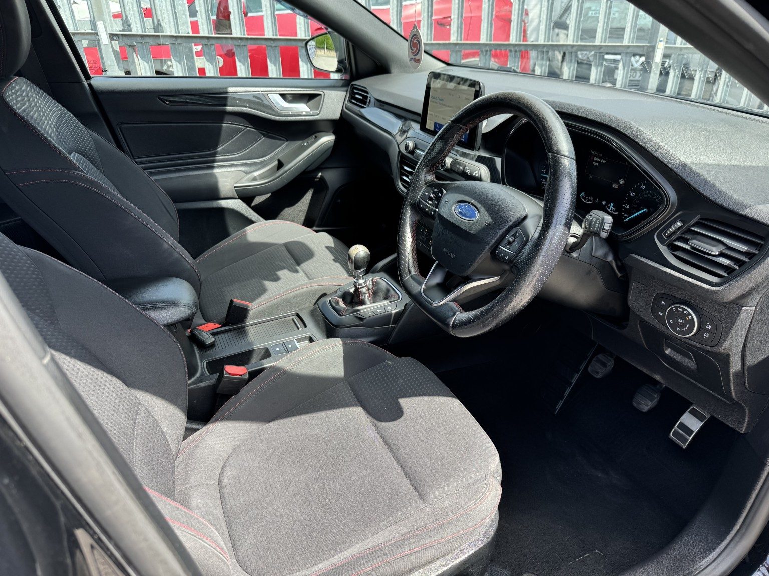 Ford Focus - Image 17