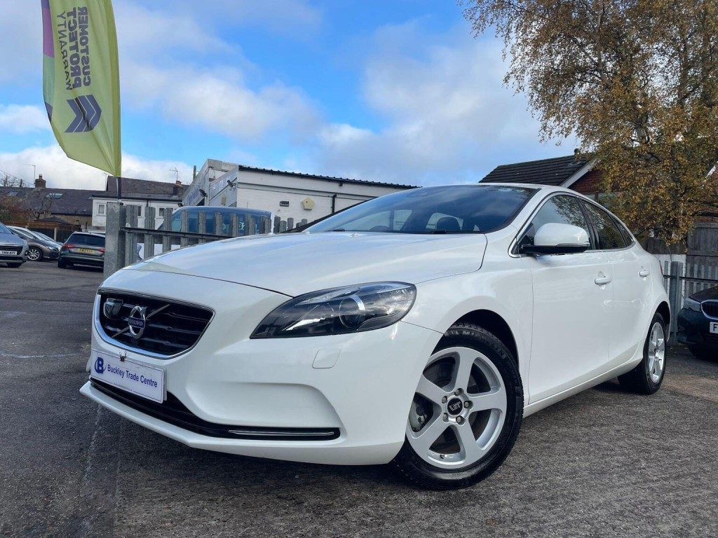 2025 Volvo V40 in sychdyn