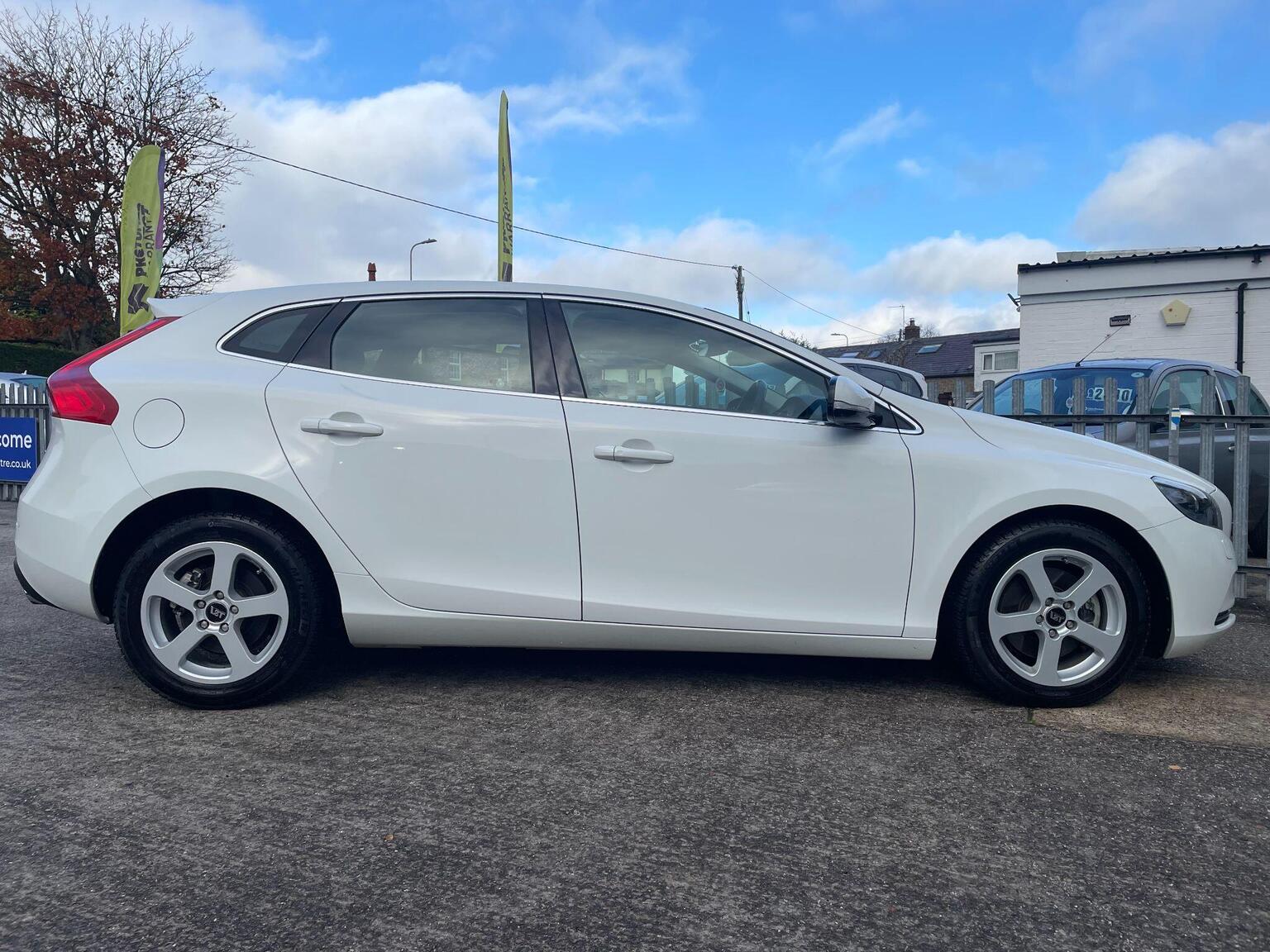 Volvo V40 - Image 9