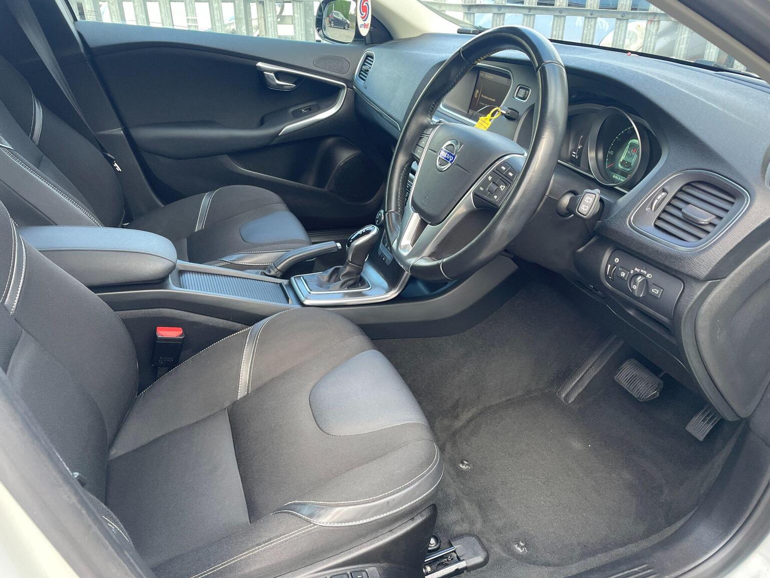 Volvo V40 - Image 17