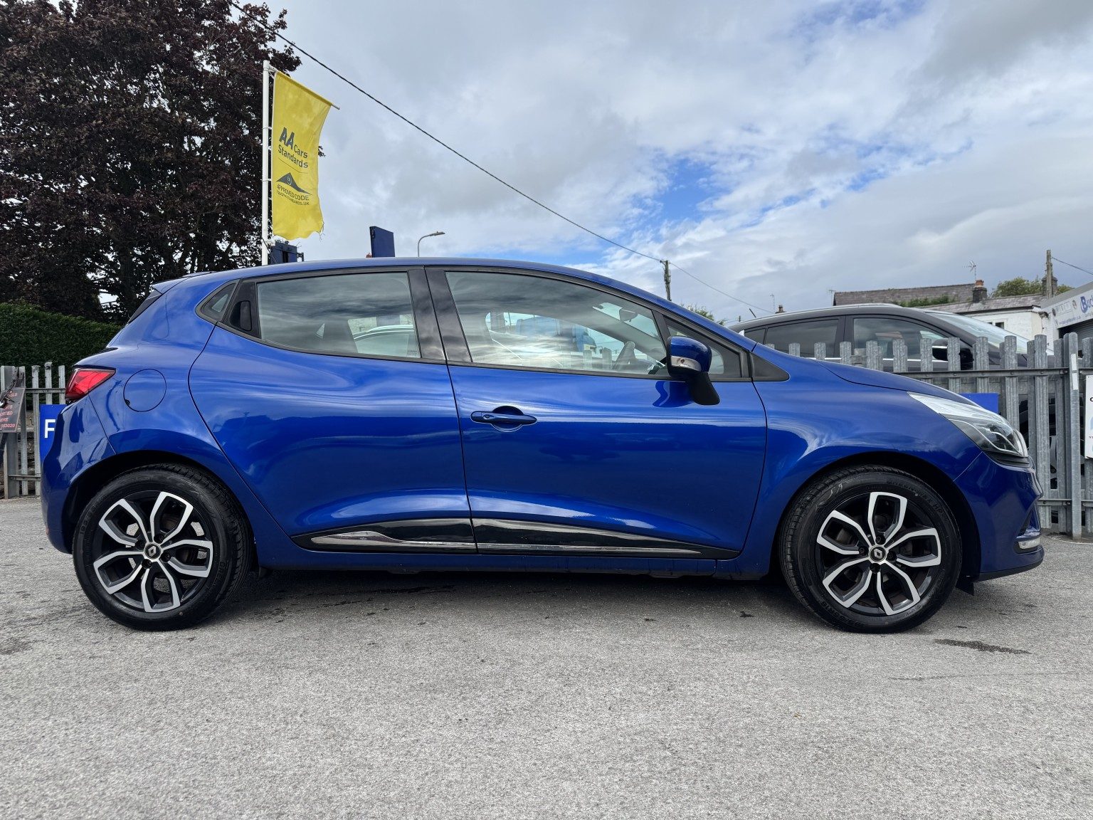 Renault Clio - Image 9
