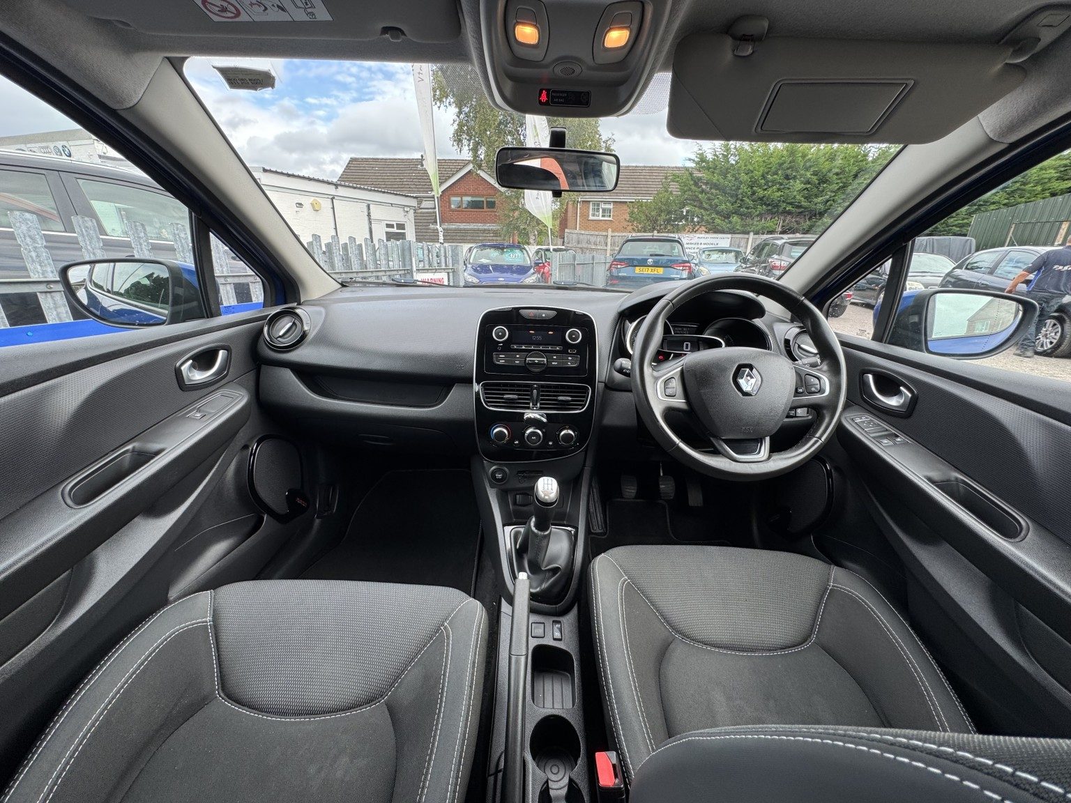 Renault Clio - Image 15