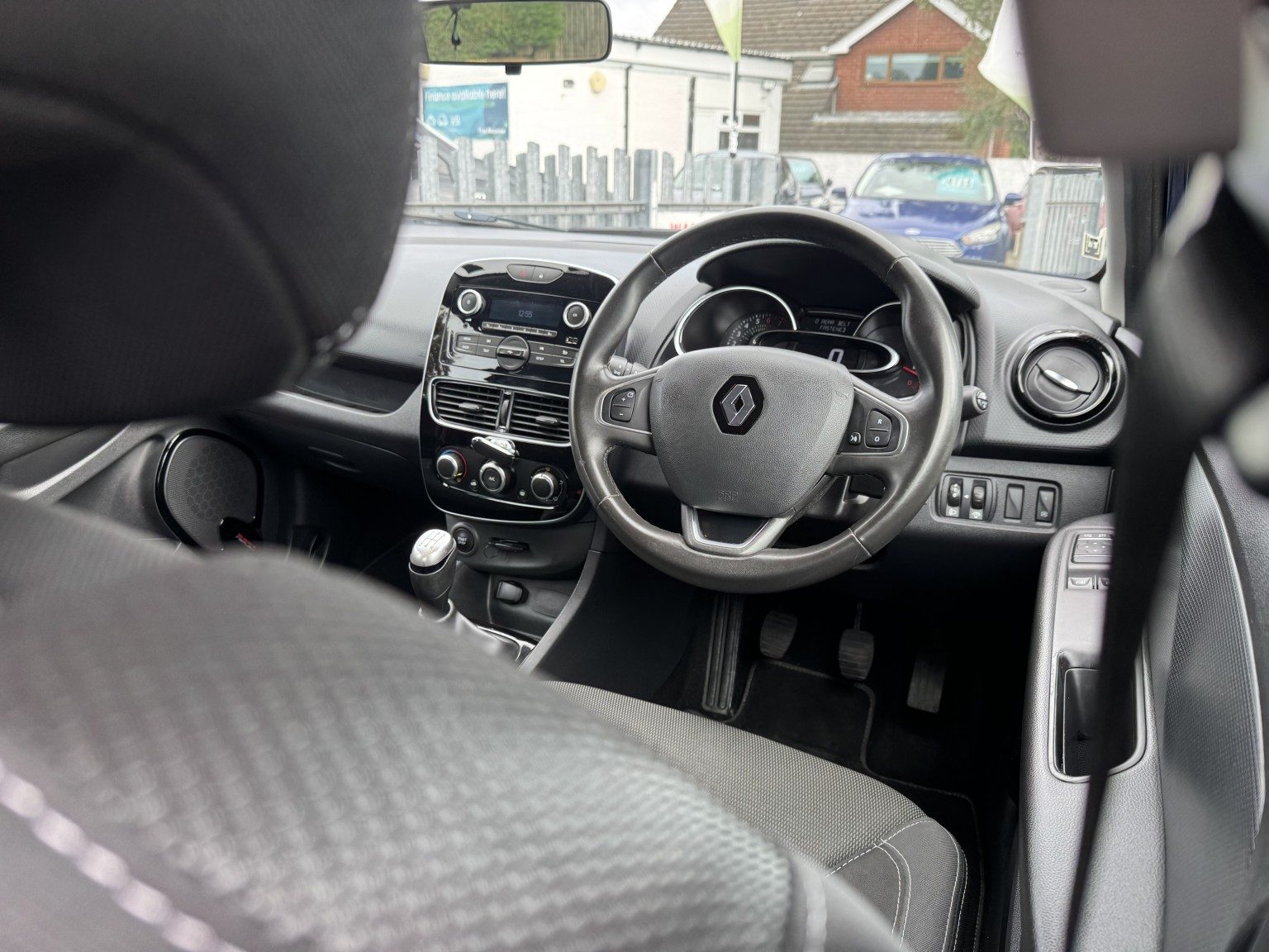 Renault Clio - Image 16