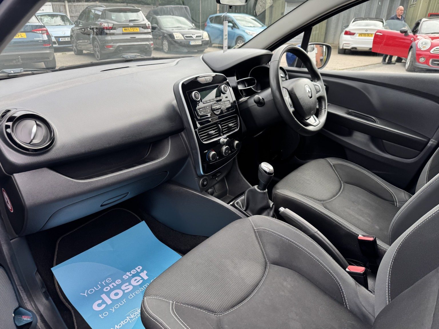 Renault Clio - Image 20