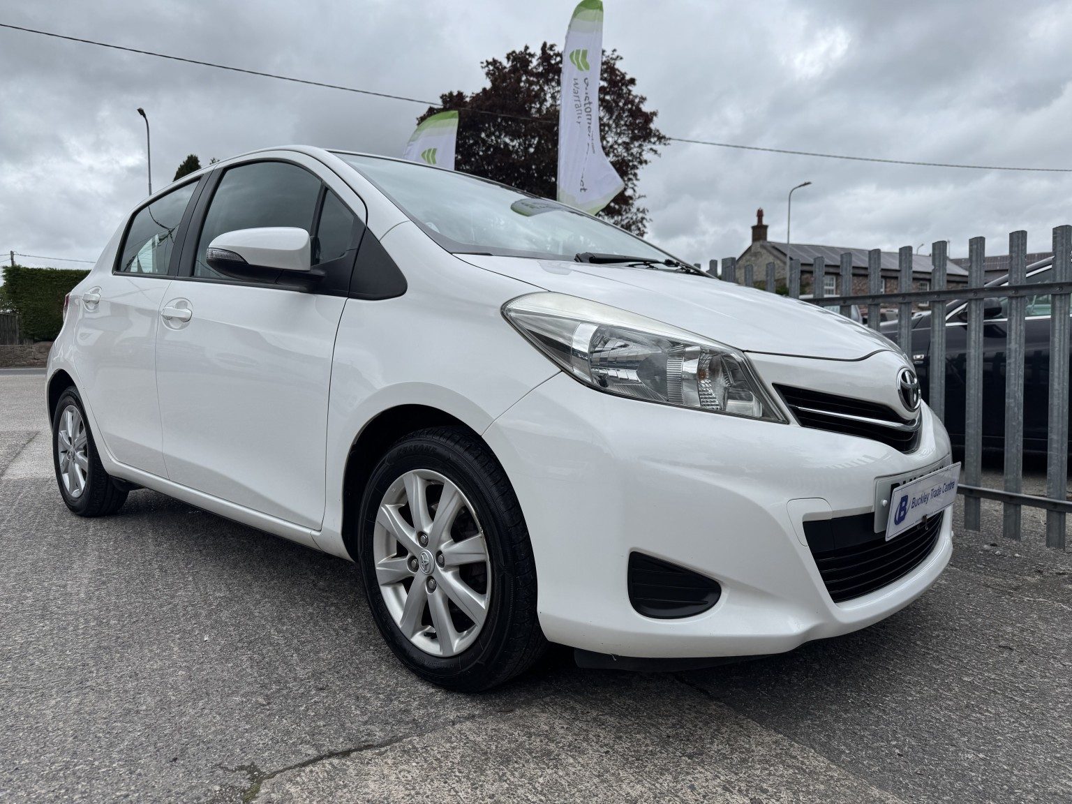 Toyota Yaris - Image 8